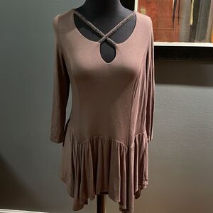 JustFab medium brown beaded X bodice curved ruffle handkerchief hem top. Small.
